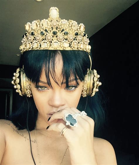 Rihanna earbuds